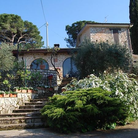 B&B H.M. Sonnino Exterior photo