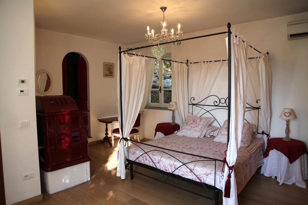 B&B H.M. Sonnino Exterior photo