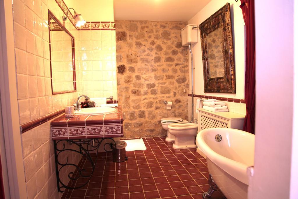 B&B H.M. Sonnino Exterior photo